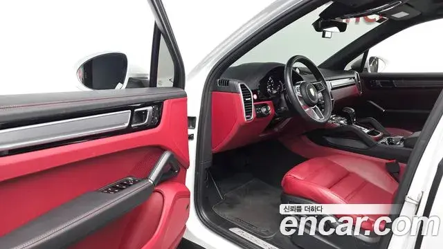 Porsche Cayenne 2023 — ფოტო 14/39