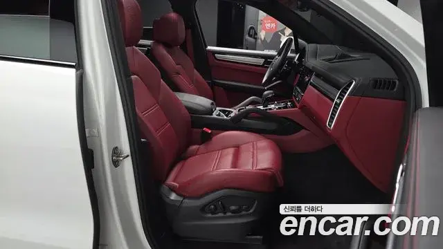 Porsche Cayenne 2023 — ფოტო 30/39