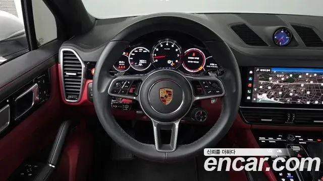Porsche Cayenne 2023 — ფოტო 16/39