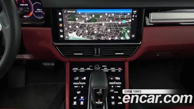 Porsche Cayenne 2023 — ფოტო 10/39