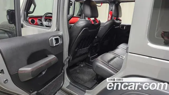 Jeep Wrangler 2021 — ფოტო 30/32
