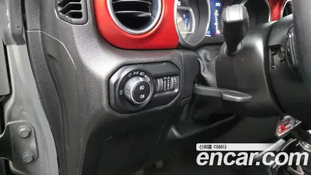Jeep Wrangler 2021 — ფოტო 25/32