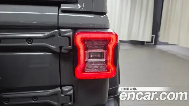 Jeep Wrangler 2021 — ფოტო 15/32