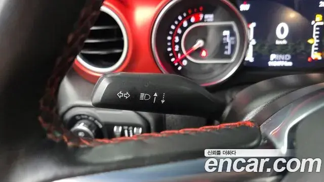Jeep Wrangler 2021 — ფოტო 16/32