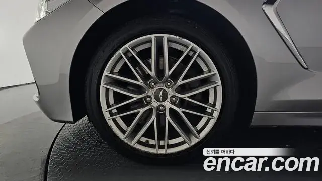 Genesis G70 2019 — ფოტო 15/33