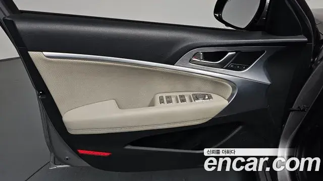 Genesis G70 2019 — ფოტო 28/33