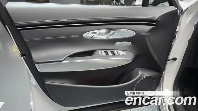 Genesis GV70 2023 — Şəkil 10/33