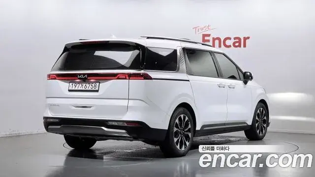 Kia Carnival 2023 — Фото 2/20