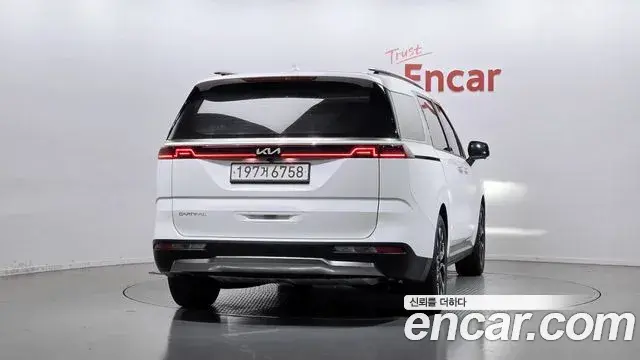 Kia Carnival 2023 — Фото 4/20