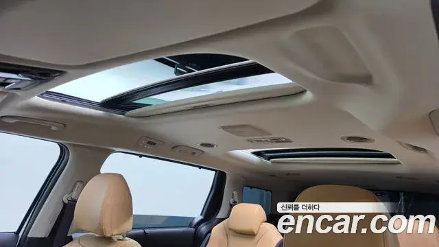 Kia Carnival 2023 — Фото 16/20