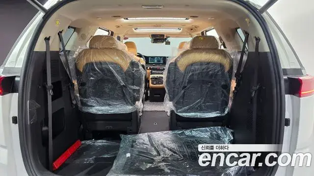 Kia Carnival 2023 — Фото 18/20