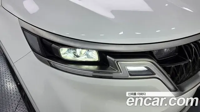 Kia Carnival 2023 — Şəkil 27/31