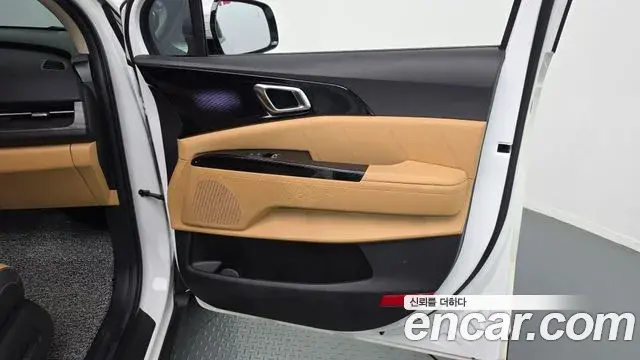 Kia Carnival 2023 — Şəkil 25/31