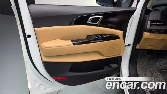 Kia Carnival 2023 — Şəkil 18/31