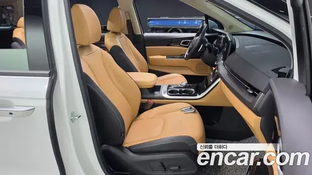 Kia Carnival 2023 — Şəkil 26/31