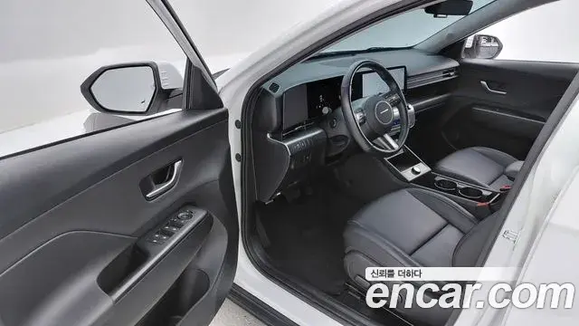 Hyundai Kona 2023 — Фото 10/20