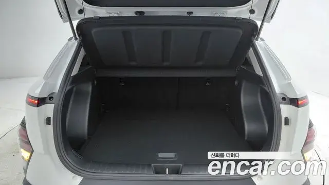 Hyundai Kona 2023 — Фото 16/20