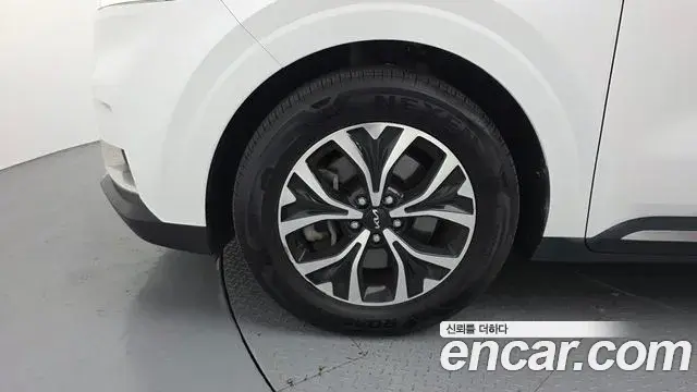 Kia Carnival 2023 — Photo 5/20