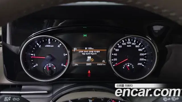 Kia Carnival 2023 — Photo 8/20