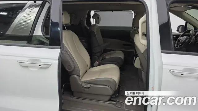 Kia Carnival 2023 — Photo 11/20