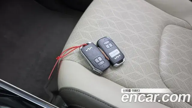 Kia Carnival 2023 — Photo 18/20