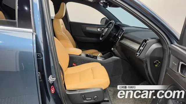 Volvo XC40 2019 — Photo 14/20