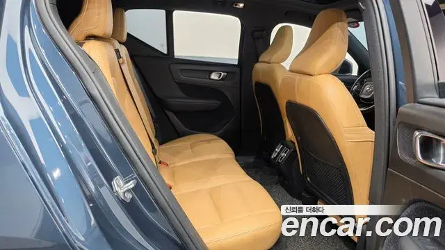 Volvo XC40 2019 — Photo 8/20