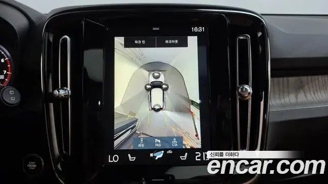 Volvo XC40 2019 — Photo 7/20
