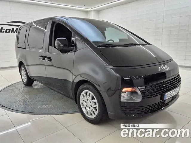 Hyundai Staria 2023 — Фото 1/20