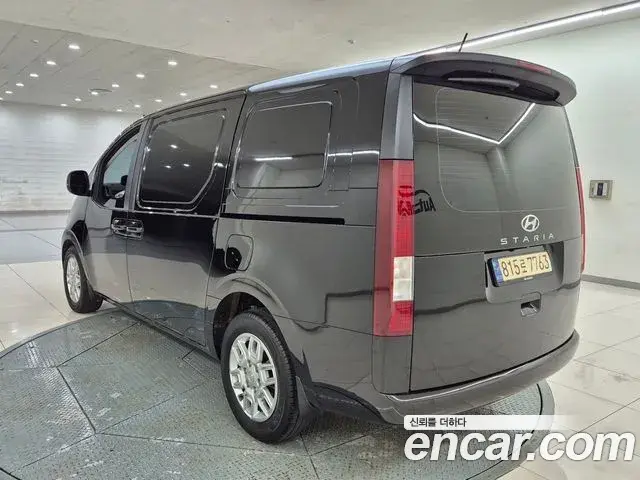 Hyundai Staria 2023 — Фото 3/20