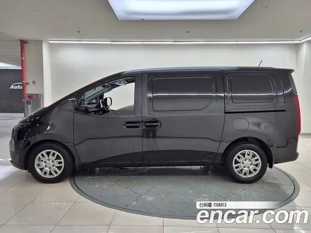 Hyundai Staria 2023 — Фото 9/20