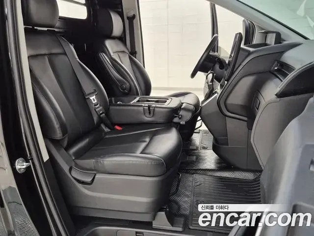 Hyundai Staria 2023 — Фото 13/20