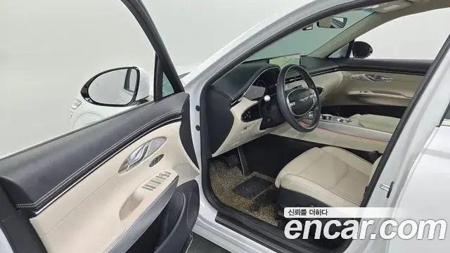 Genesis GV70 2022 — ფოტო 8/35