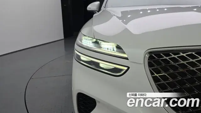 Genesis GV70 2022 — ფოტო 16/35
