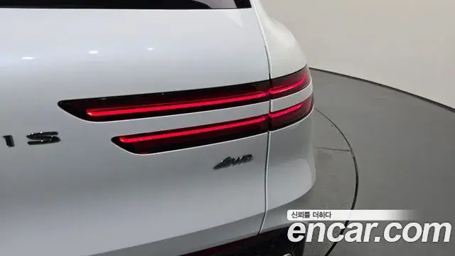 Genesis GV70 2022 — ფოტო 28/35