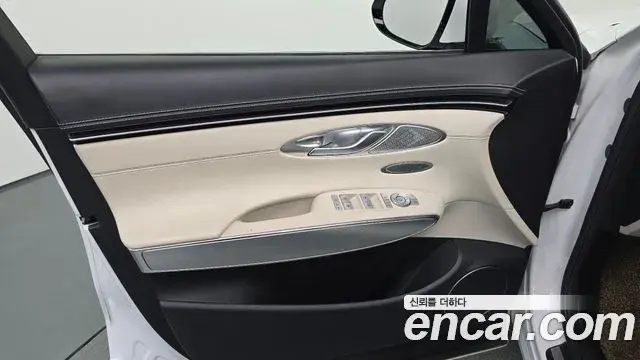 Genesis GV70 2022 — ფოტო 30/35