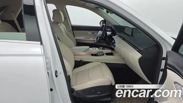 Genesis GV70 2022 — ფოტო 25/35