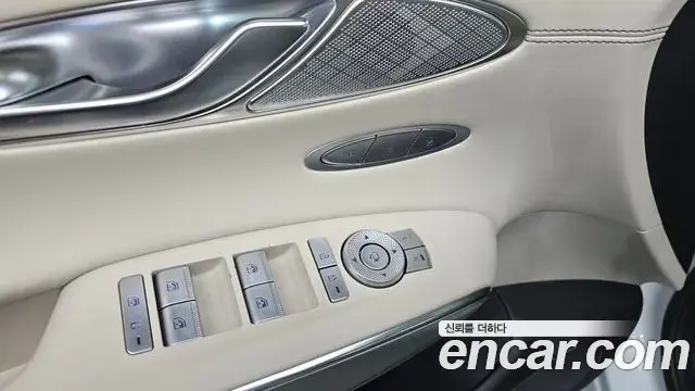 Genesis GV70 2022 — ფოტო 14/35