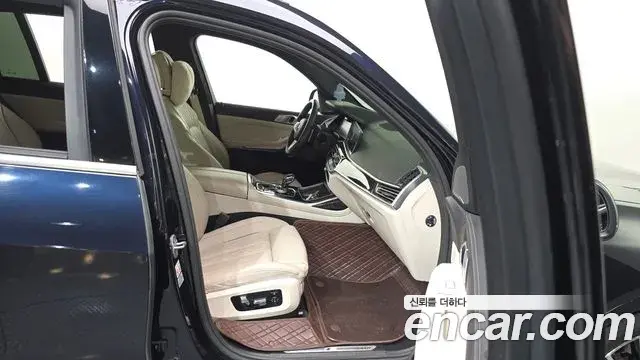 BMW X7 2022 — Фото 11/20