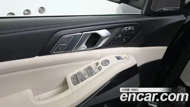 BMW X7 2022 — ფოტო 10/31