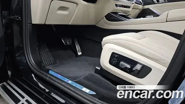 BMW X7 2025 — ფოტო 16/35
