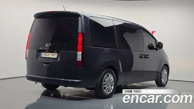 Hyundai Staria 2023 — Фото 2/20