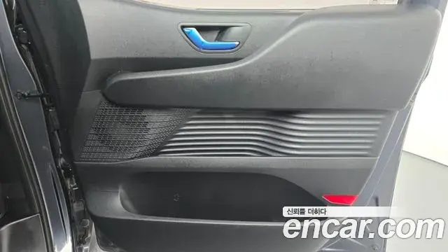 Hyundai Staria 2023 — Photo 29/32