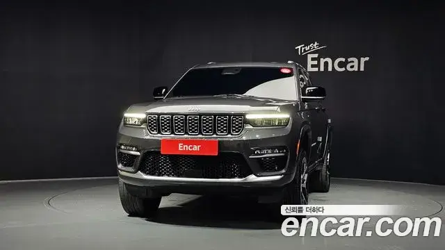 Jeep Grand Cherokee 2023 — Photo 12/36