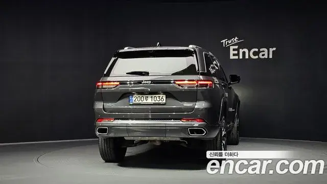Jeep Grand Cherokee 2023 — Photo 35/36