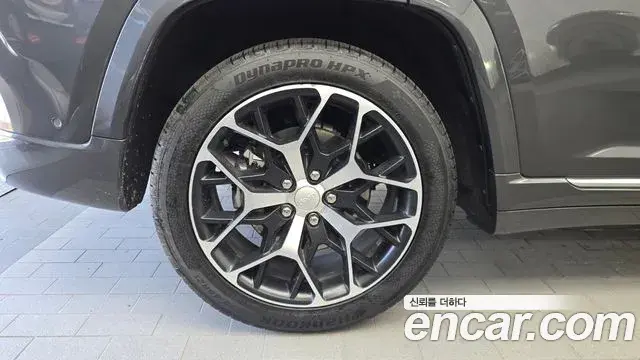 Jeep Grand Cherokee 2023 — Photo 31/36