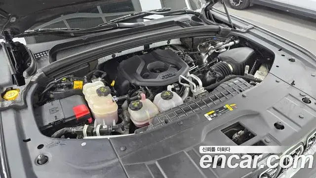 Jeep Grand Cherokee 2023 — Photo 32/36