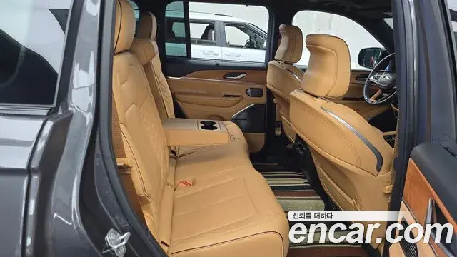 Jeep Grand Cherokee 2023 — Photo 21/36