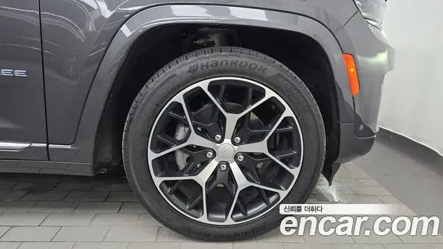 Jeep Grand Cherokee 2023 — Photo 34/36