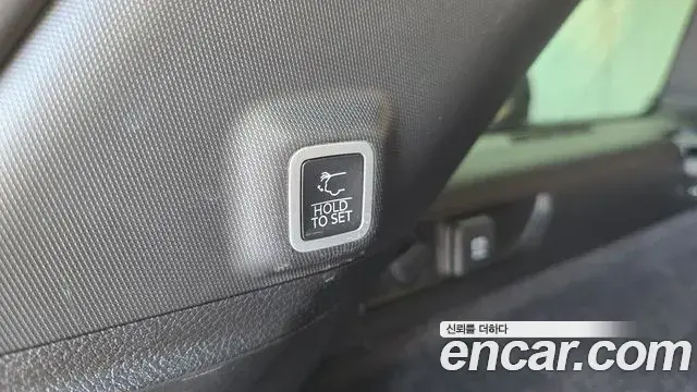 Jeep Grand Cherokee 2023 — Photo 16/36